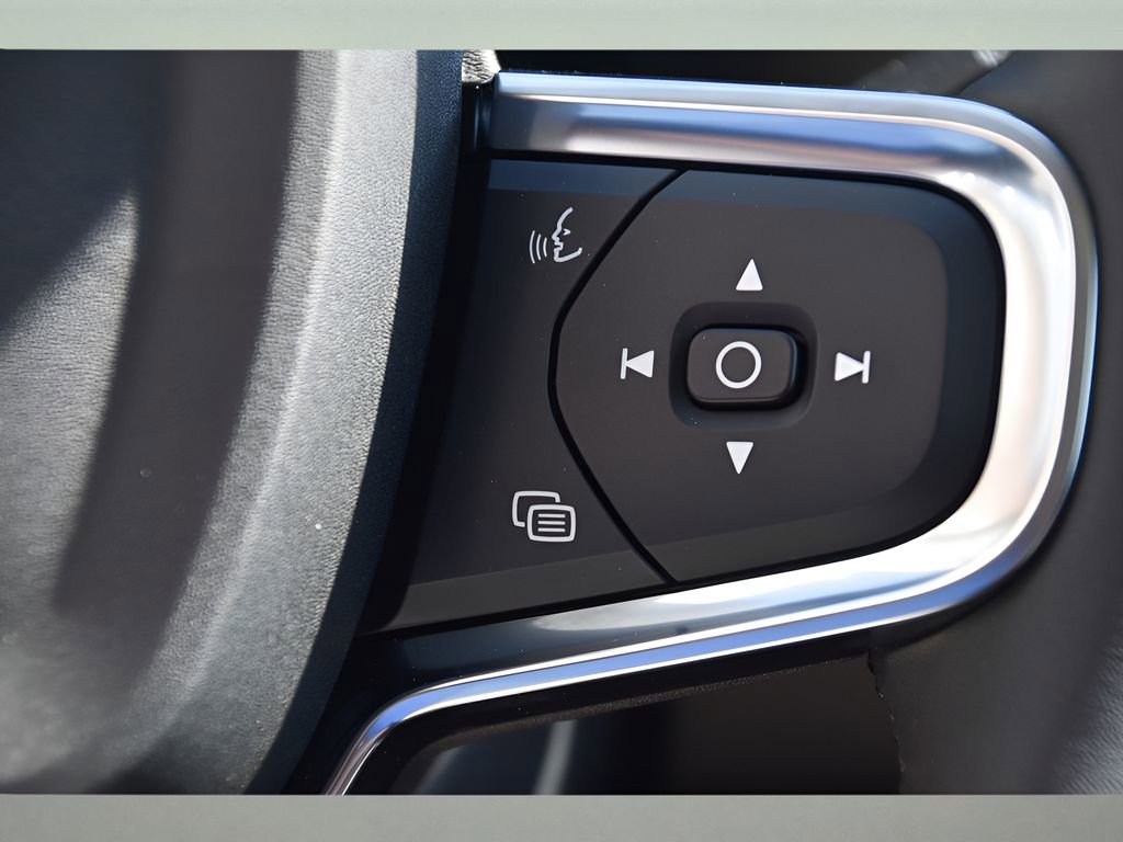 Certified 2026 Volvo XC40 B5 Plus w/ Protection Package Premier image 35