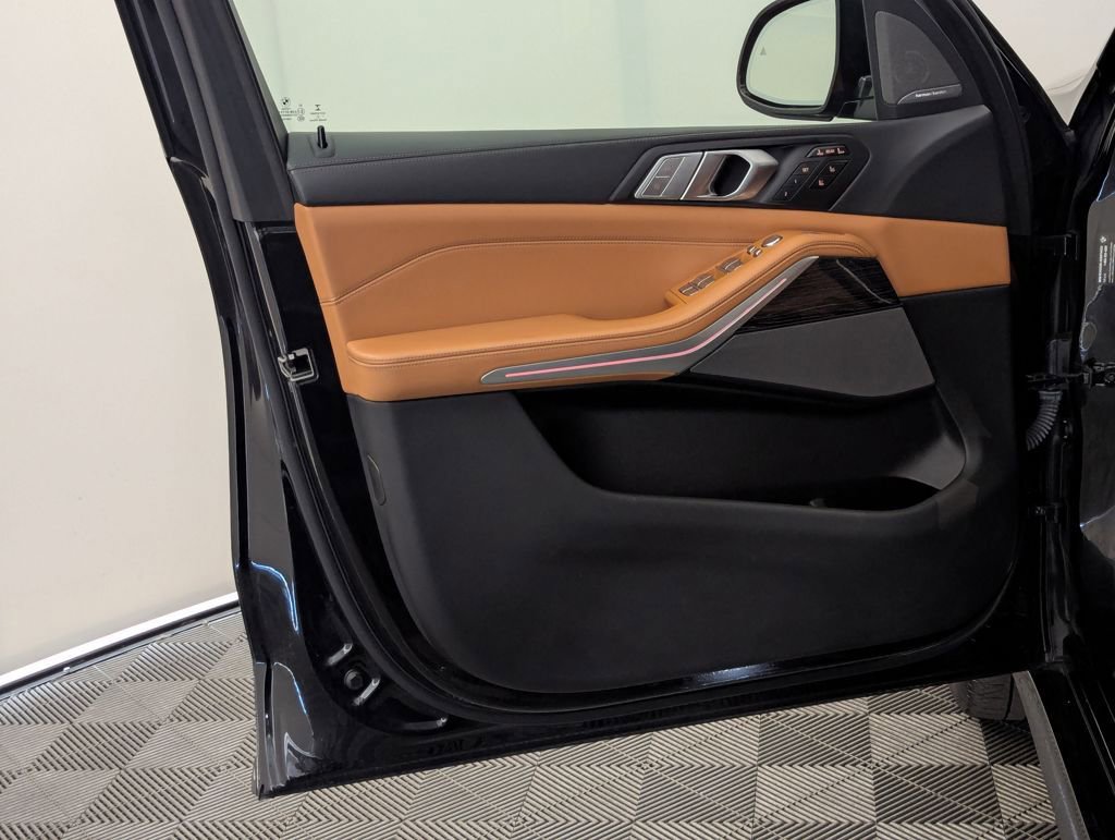 Used 2021 BMW X7 M50i image 56