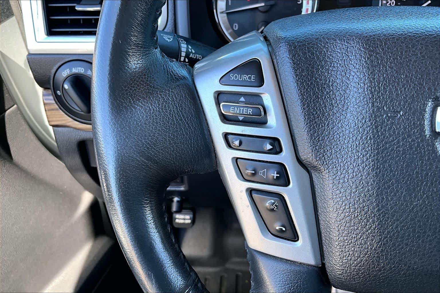 Used 2017 Nissan Titan SL AWD/4WD image 21