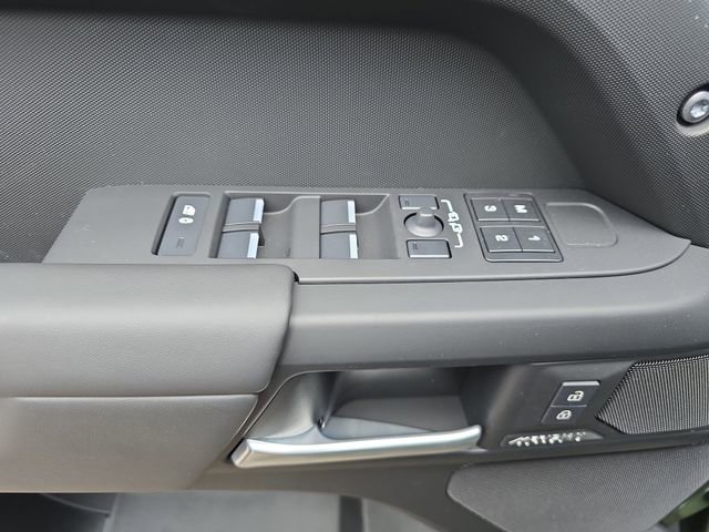 New 2026 Land Rover Defender 130 X-Dynamic SE image 28