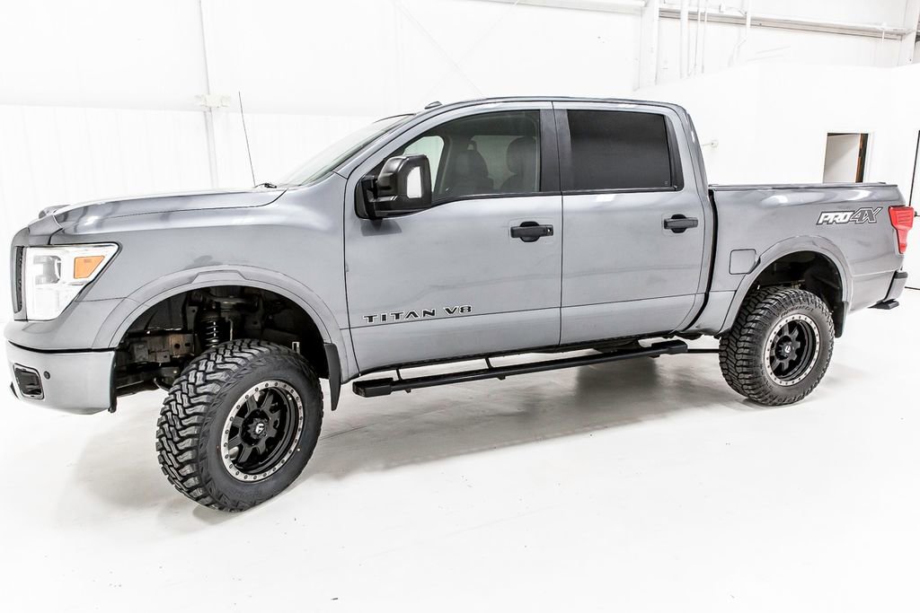 Used 2018 Nissan Titan PRO-4X w/ Pro-4x Convenience Package AWD/4WD image 3