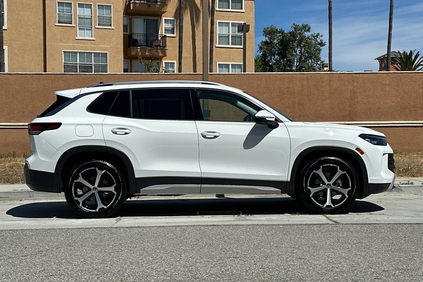 New 2026 Volkswagen Tiguan SE FWD image 3