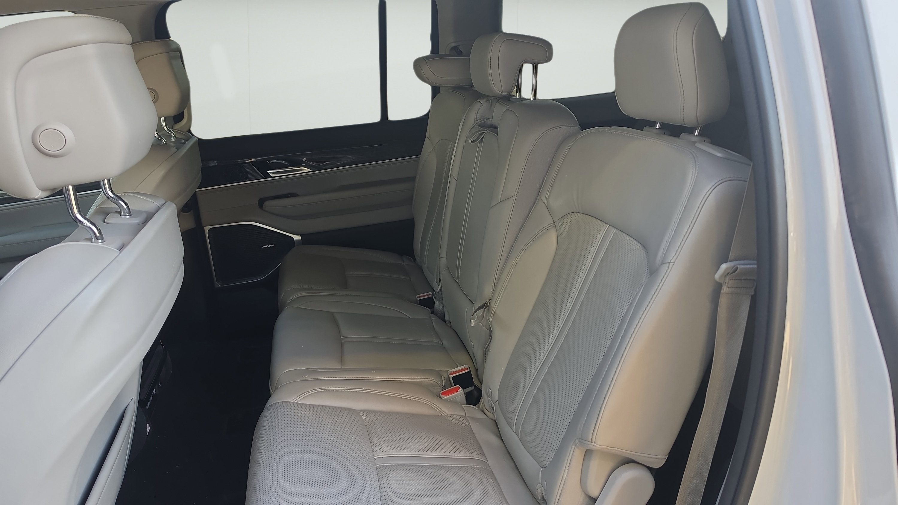 Used 2022 Jeep Wagoneer Series II AWD/4WD image 18