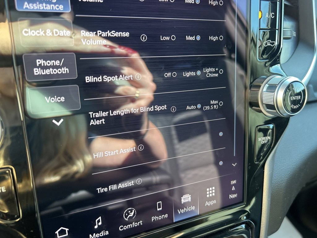 New 2026 RAM 1500 4x4 Crew Cab image 41