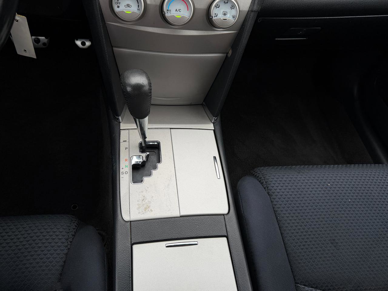 Used 2010 Toyota Camry SE FWD image 21