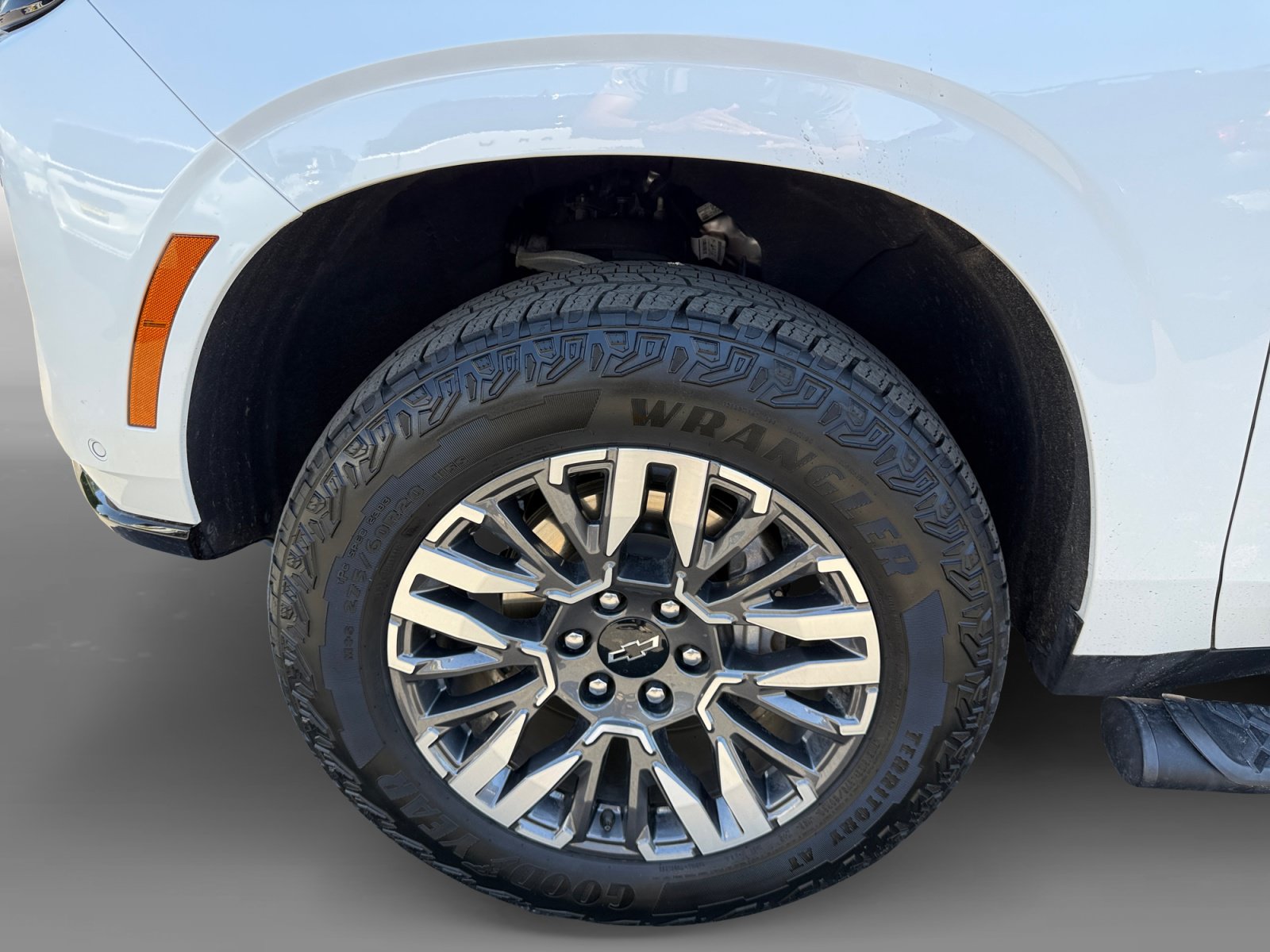 Used 2025 Chevrolet Suburban Z71 AWD/4WD image 9