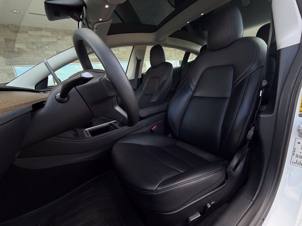 Used 2022 Tesla Model 3 RWD image 4