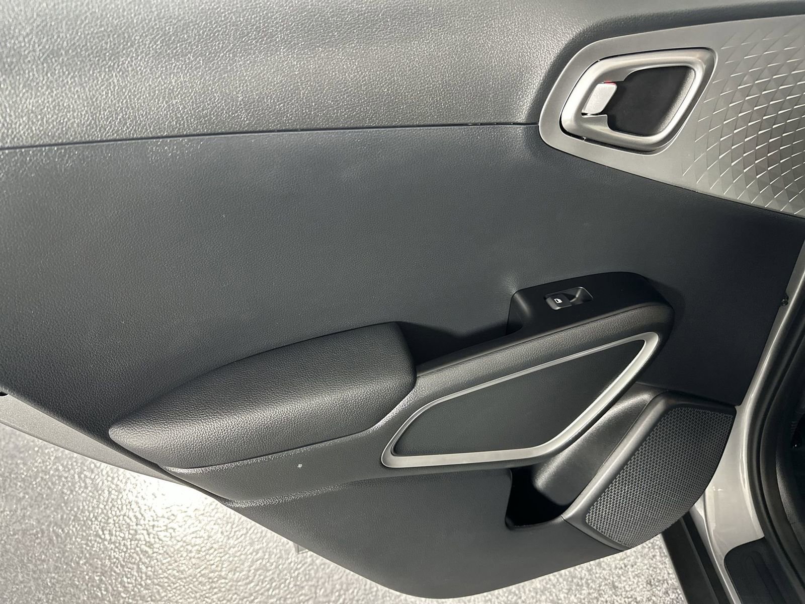 Used 2025 Kia Soul S FWD image 34