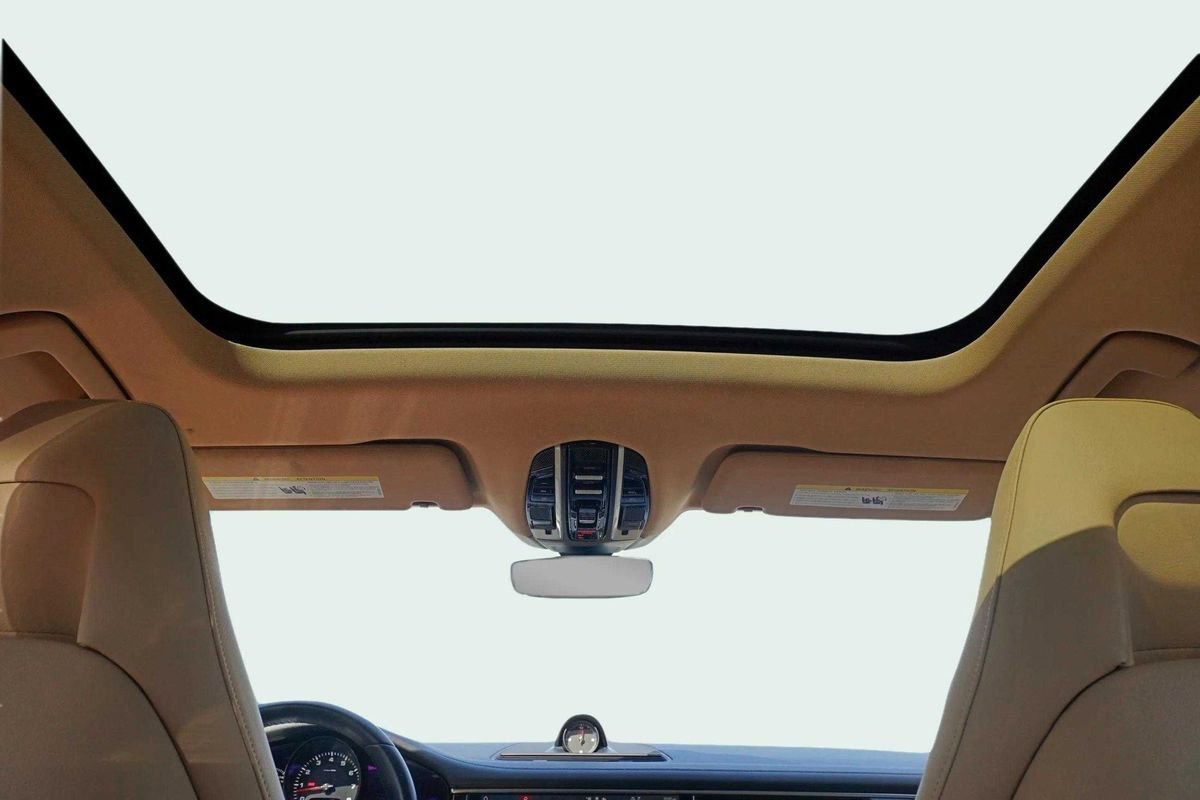 Used 2021 Porsche Panamera w/ Premium Package image 26