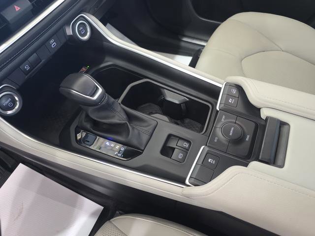 Used 2025 Toyota Grand Highlander AWD Hybrid image 21