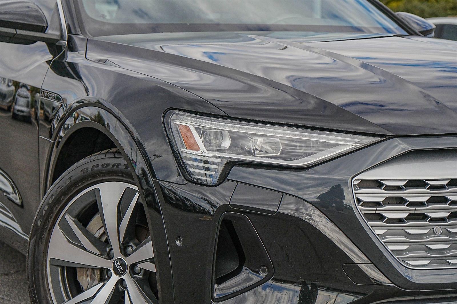 Used 2024 Audi Q8 e-tron Premium Plus image 2