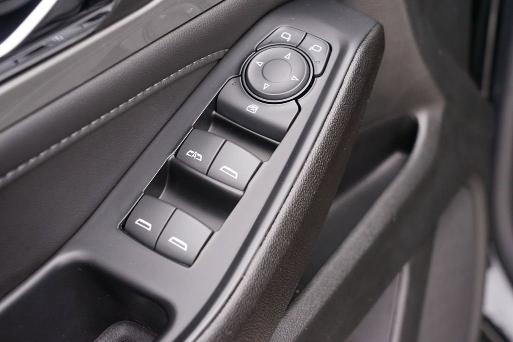 Used 2023 Chevrolet Traverse LT image 18