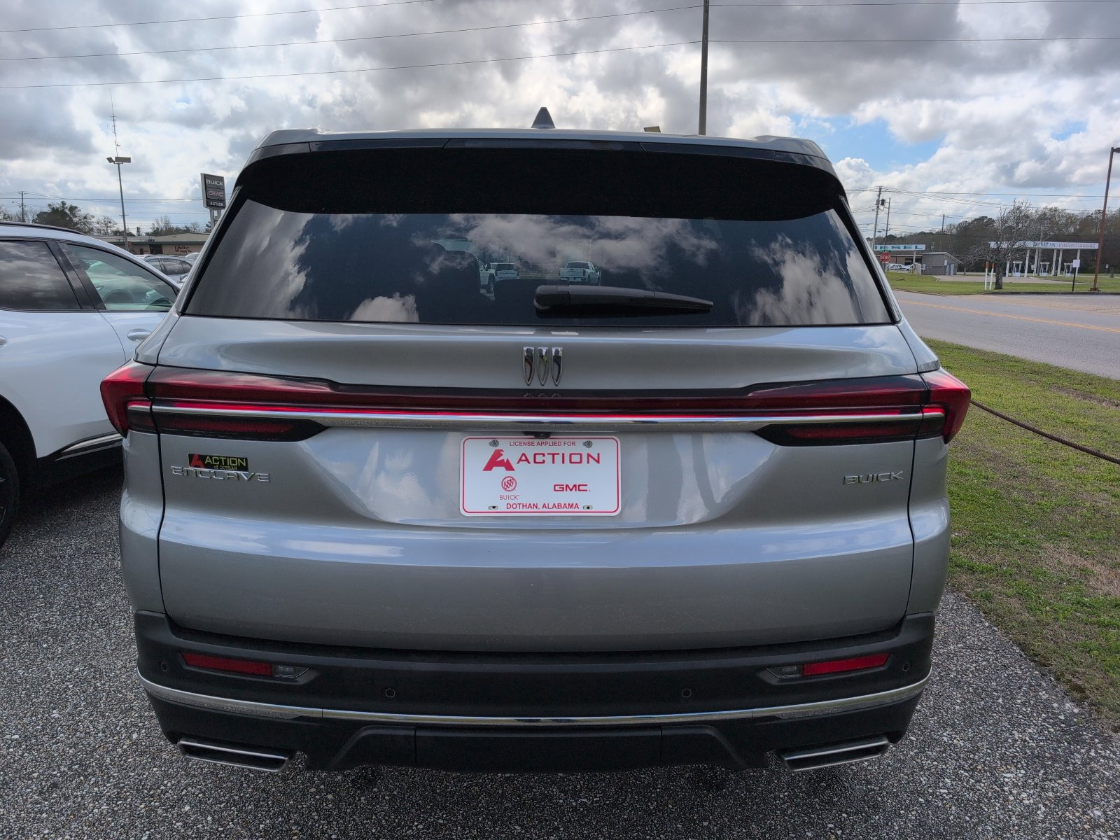 Used 2025 Buick Enclave Preferred image 4