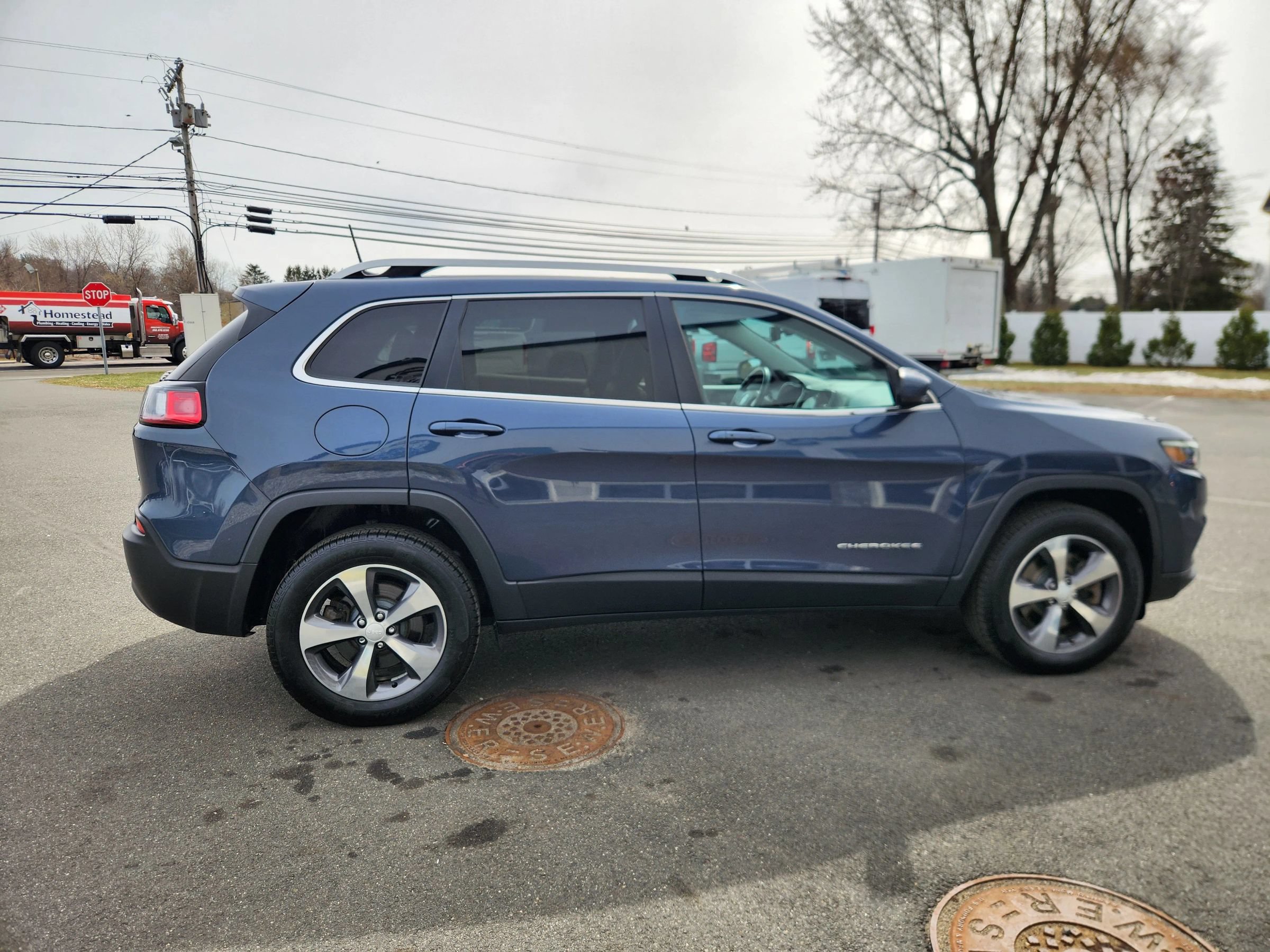 Used 2019 Jeep Cherokee Limited AWD/4WD image 19