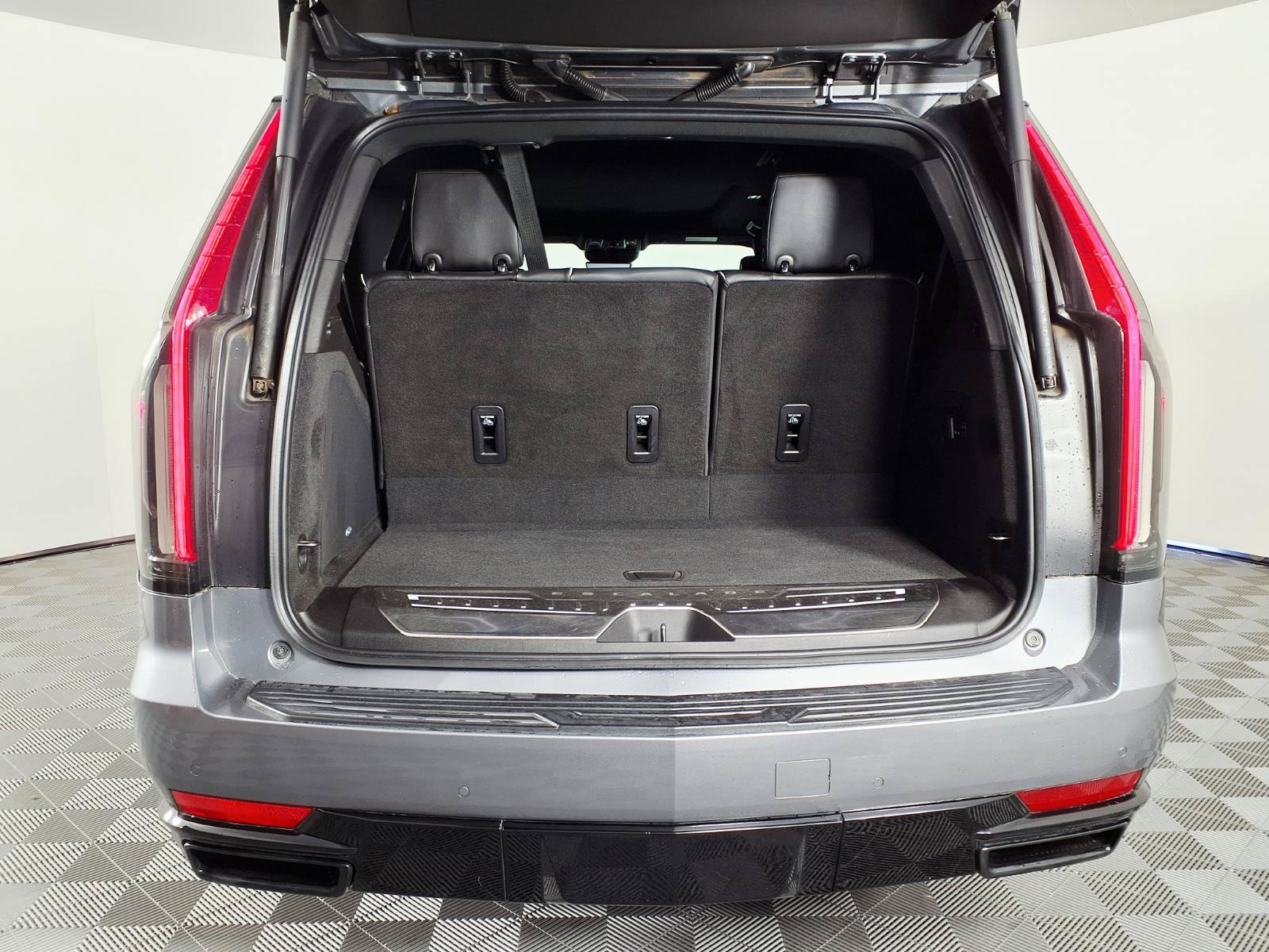 Used 2021 Cadillac Escalade Sport w/ LPO, Illumination Package RWD image 8