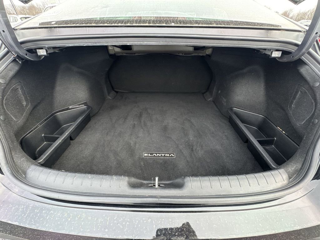 Used 2024 Hyundai Elantra SE image 23