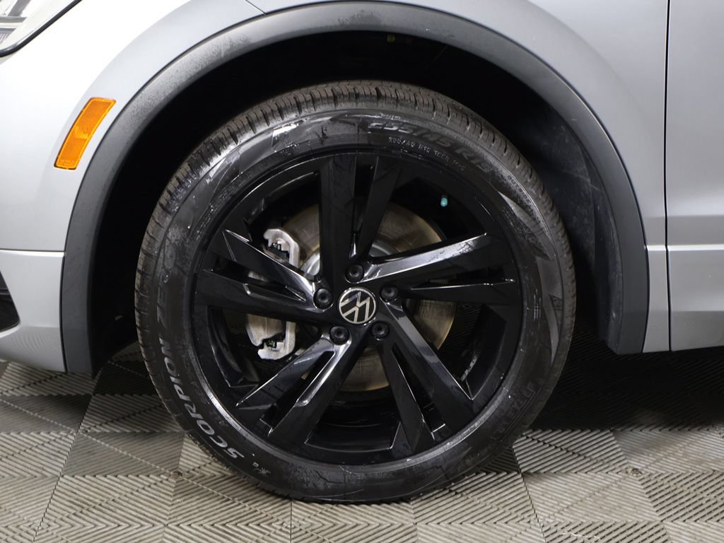 Used 2024 Volkswagen Tiguan SE R-Line AWD/4WD image 24