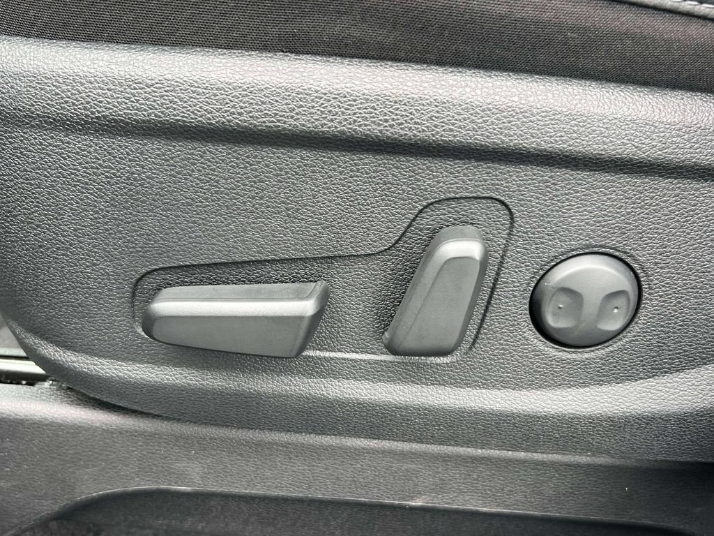 Certified 2025 Kia Telluride EX w/ EX Captain's Chair Package AWD/4WD image 19