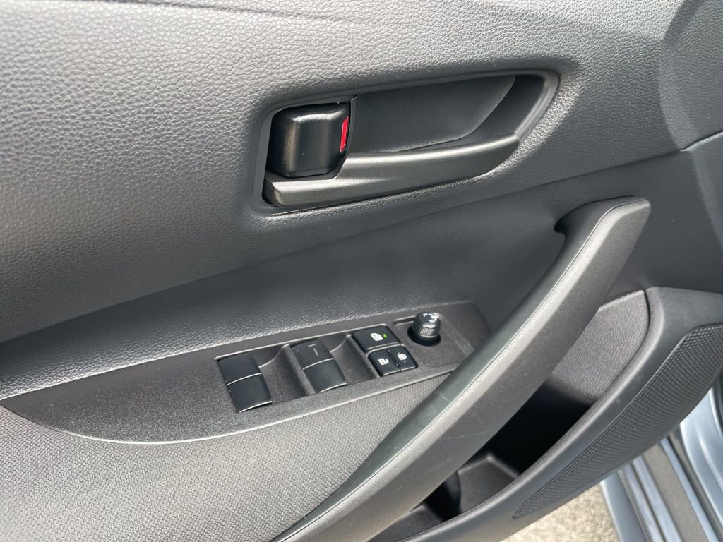 Used 2025 Toyota Corolla LE image 6