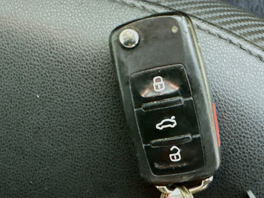 Used 2013 Volkswagen Beetle 2.5 FWD image 33
