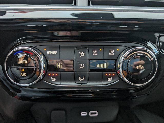 Used 2024 Chevrolet Trax RS w/ Driver Confidence Package image 24