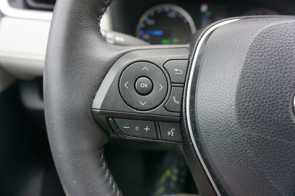 Used 2022 Toyota RAV4 XLE w/ Convenience Package image 8