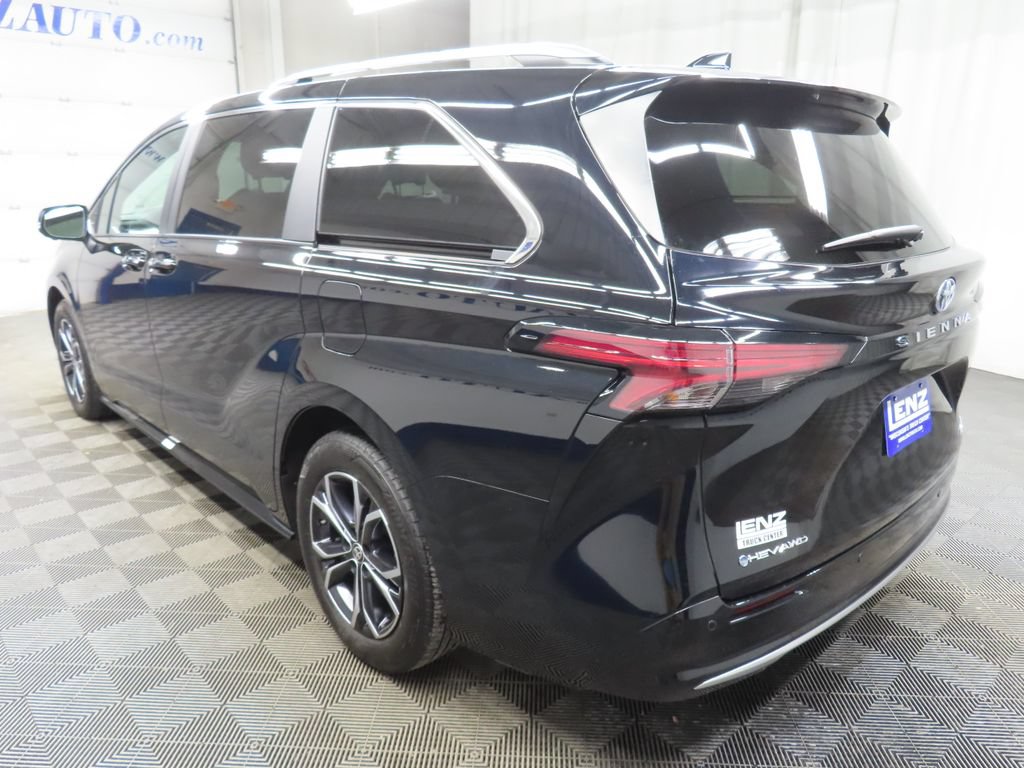 Used 2025 Toyota Sienna Platinum AWD/4WD image 7