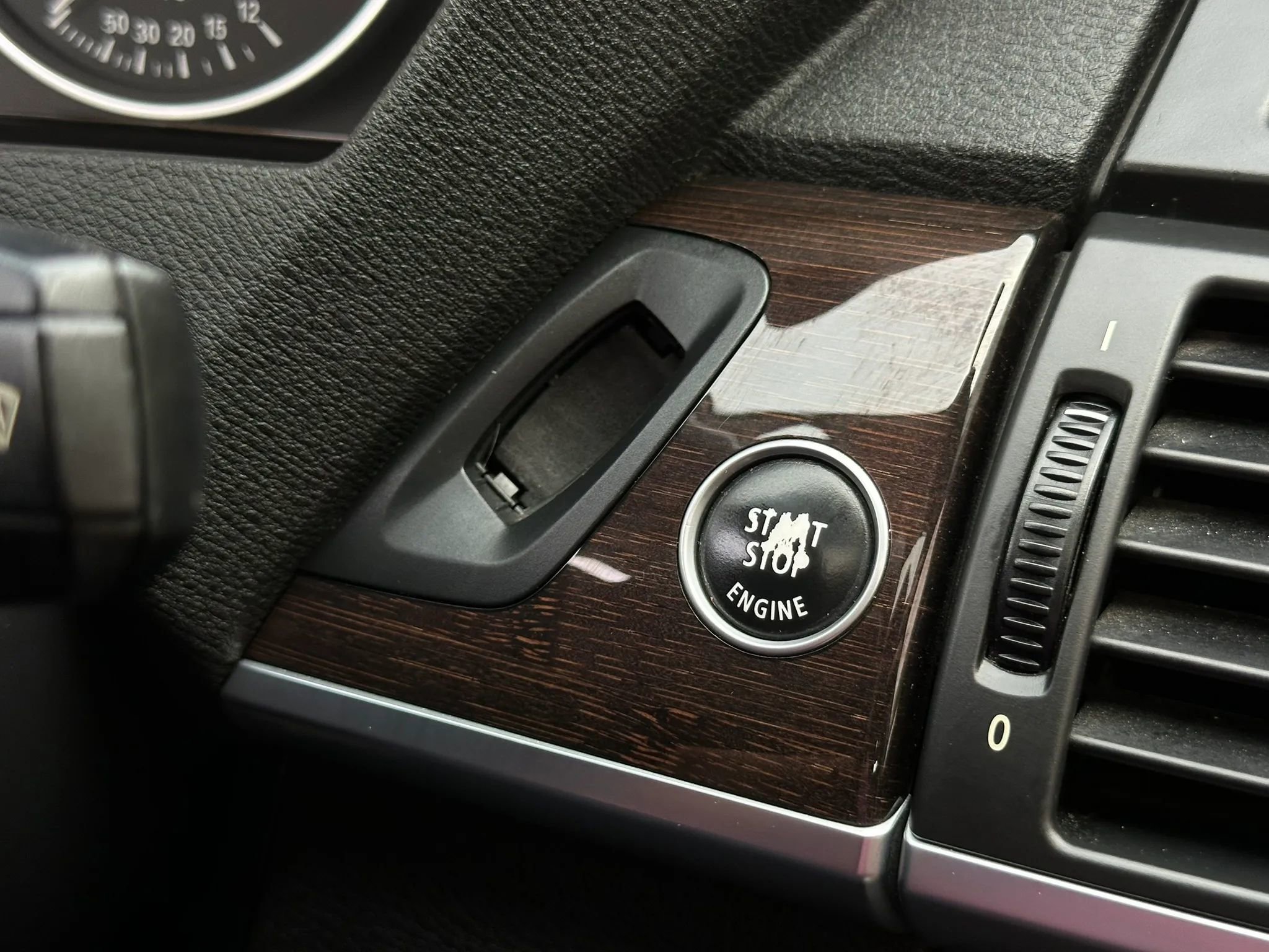 Used 2012 BMW X5 xDrive35d image 33