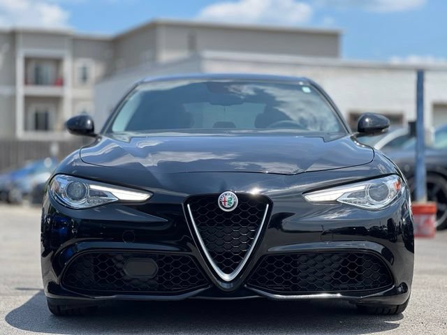 Used 2017 Alfa Romeo Giulia w/ Sport Appearance Package RWD image 2