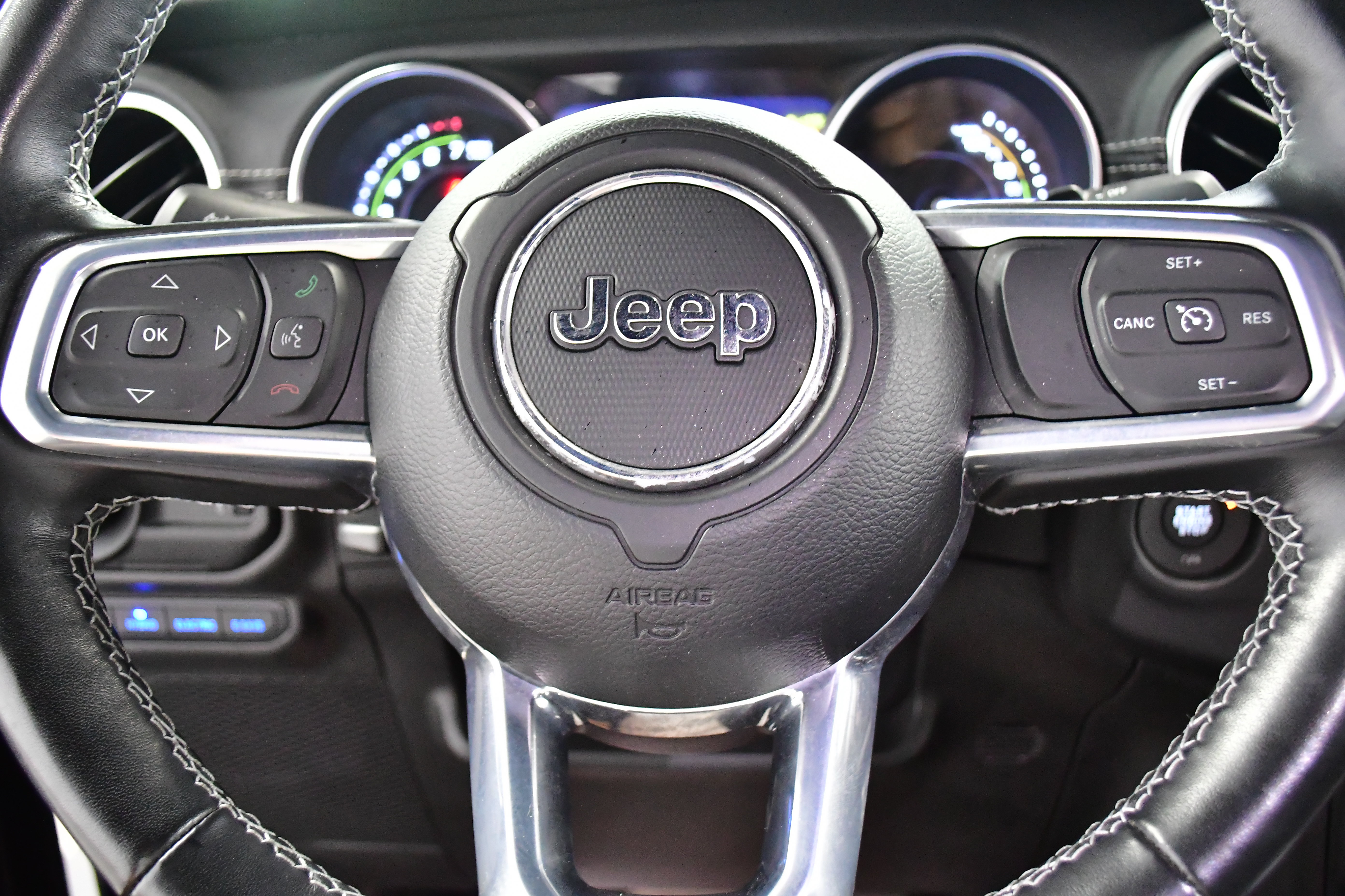 Used 2023 Jeep Wrangler Unlimited Sahara w/ Cold Weather Group AWD/4WD image 18