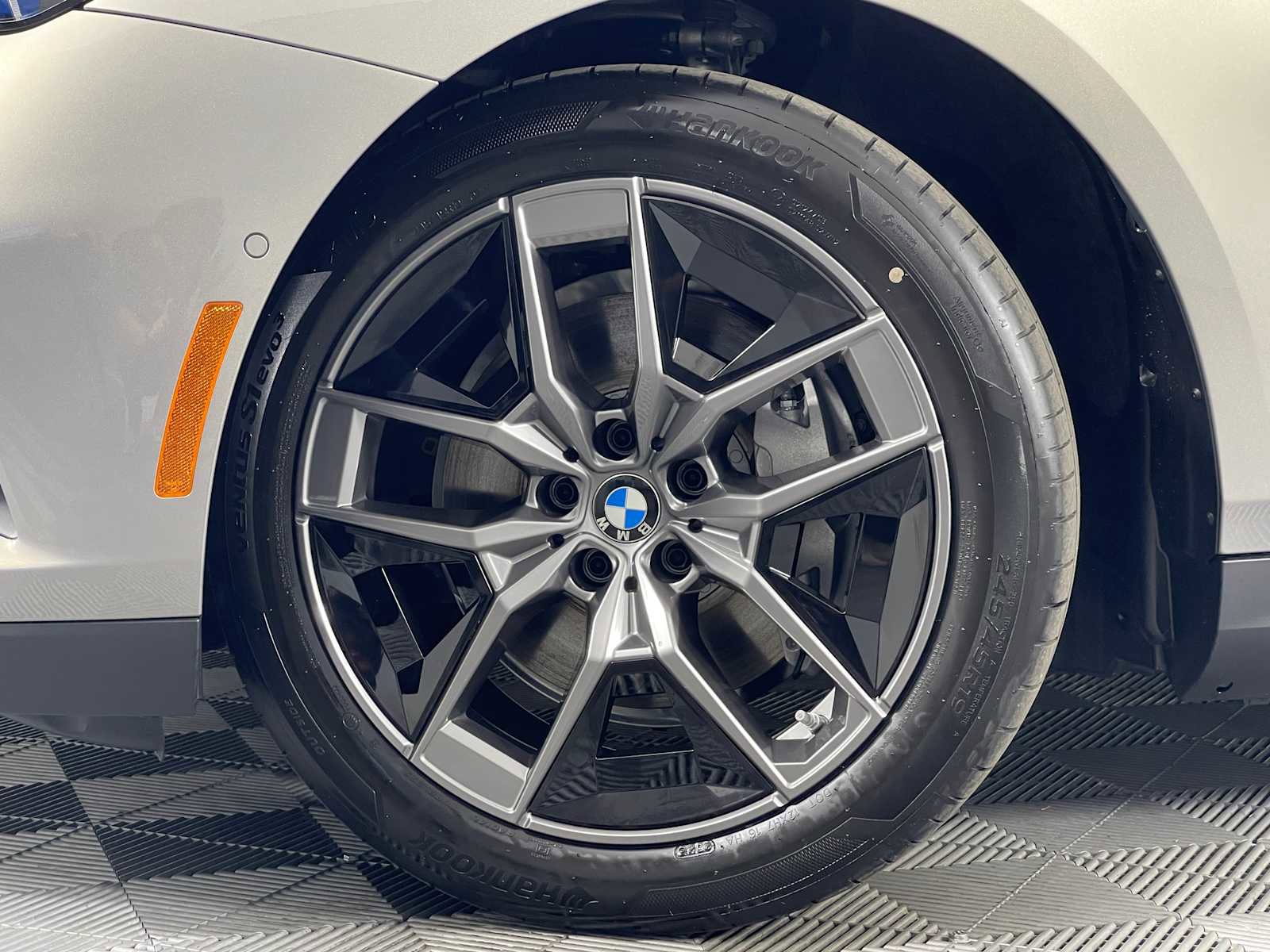 New 2026 BMW i5 eDrive40 image 3