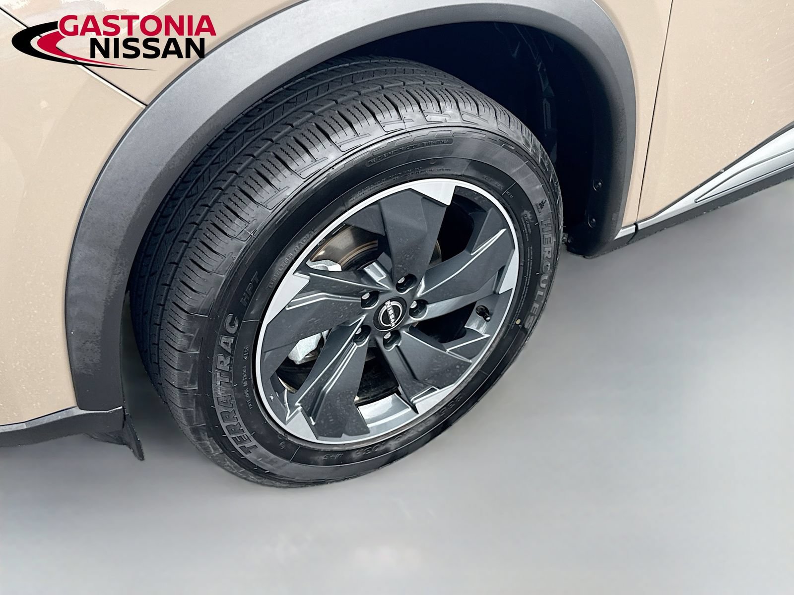 Used 2025 Nissan Rogue SV FWD image 39