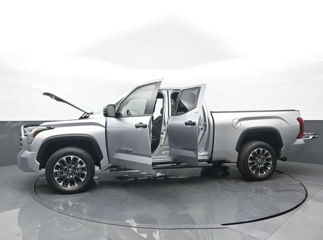 Used 2025 Toyota Tundra SR5 AWD/4WD image 32