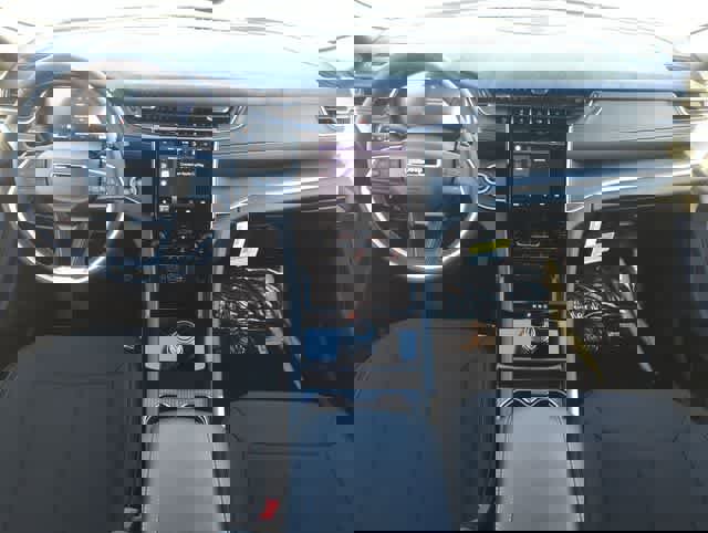 Used 2025 Jeep Grand Cherokee Laredo image 15