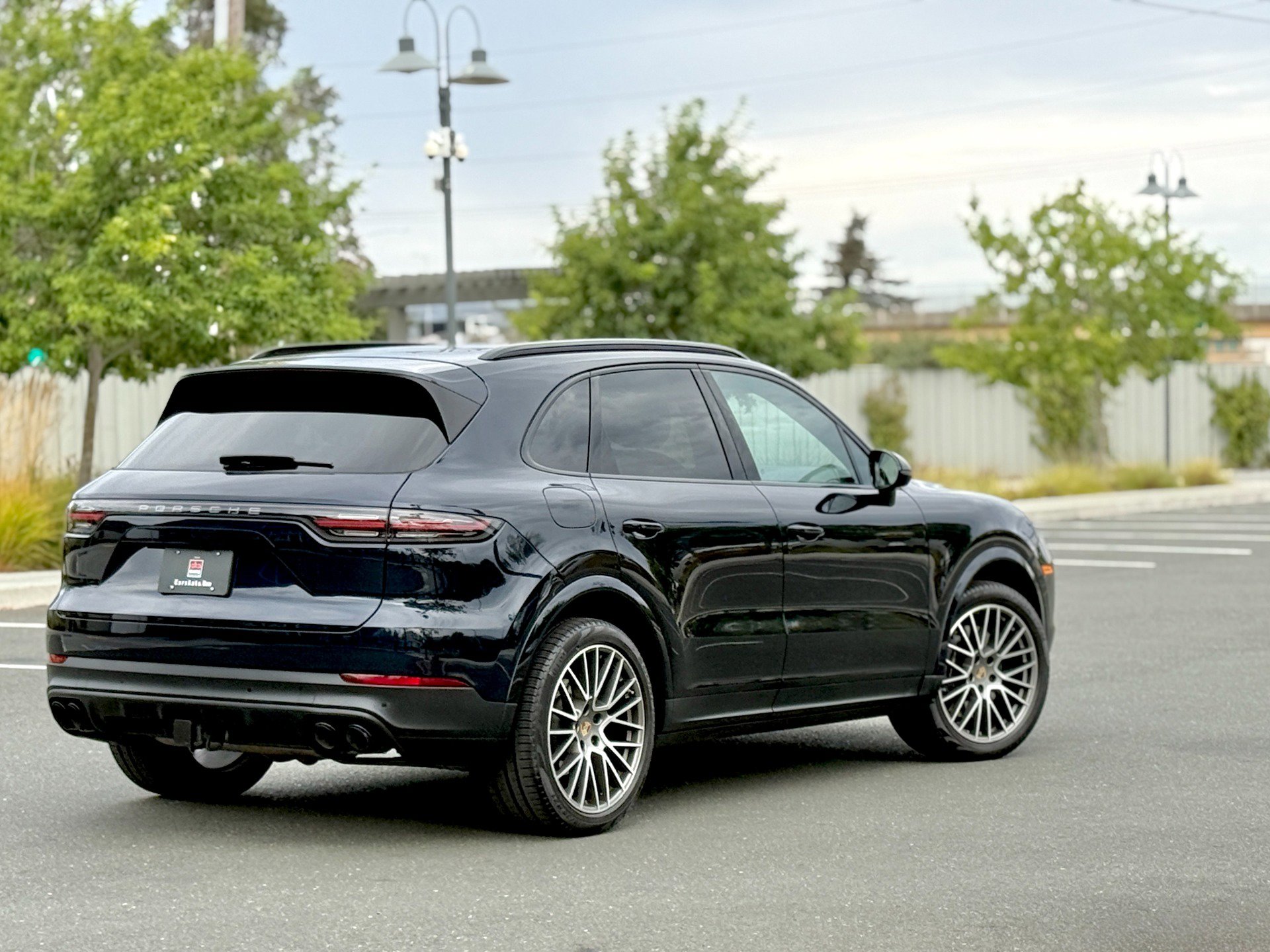 Used 2022 Porsche Cayenne Platinum Edition image 6
