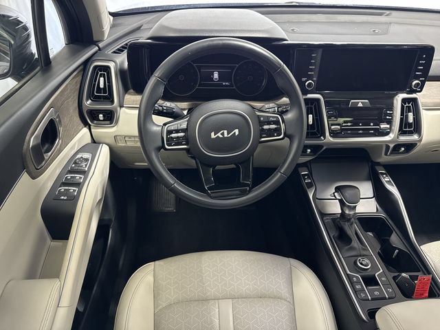 Used 2023 Kia Sorento EX w/ Panoramic Sunroof Package FWD image 16