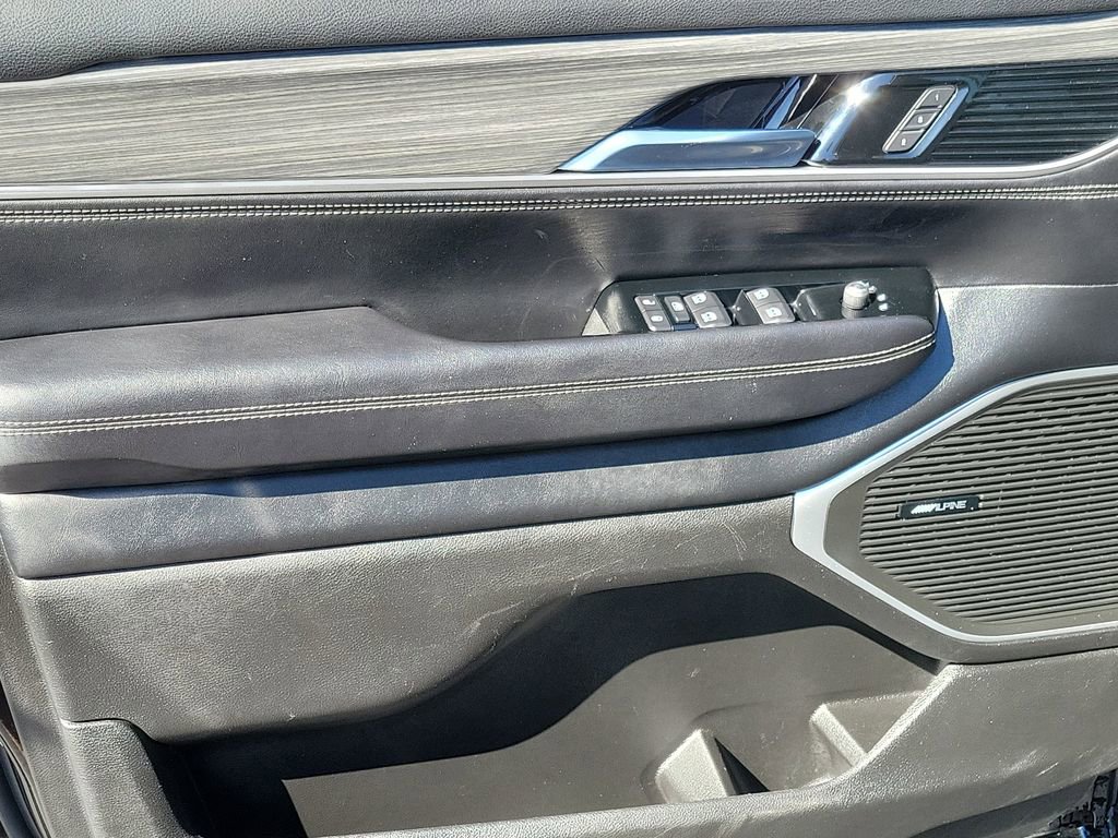 Used 2024 Jeep Wagoneer Series III w/ Flexible Seating Group image 10