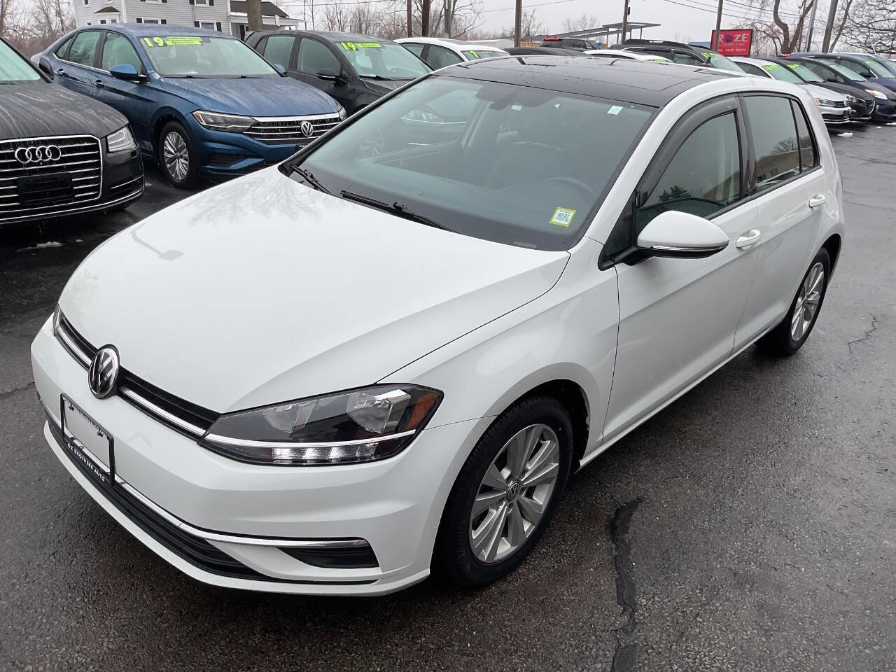 Used 2021 Volkswagen Golf 4-Door image 4