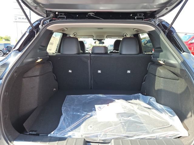 New 2026 Nissan Kicks SR w/ Cold Weather Package image 7