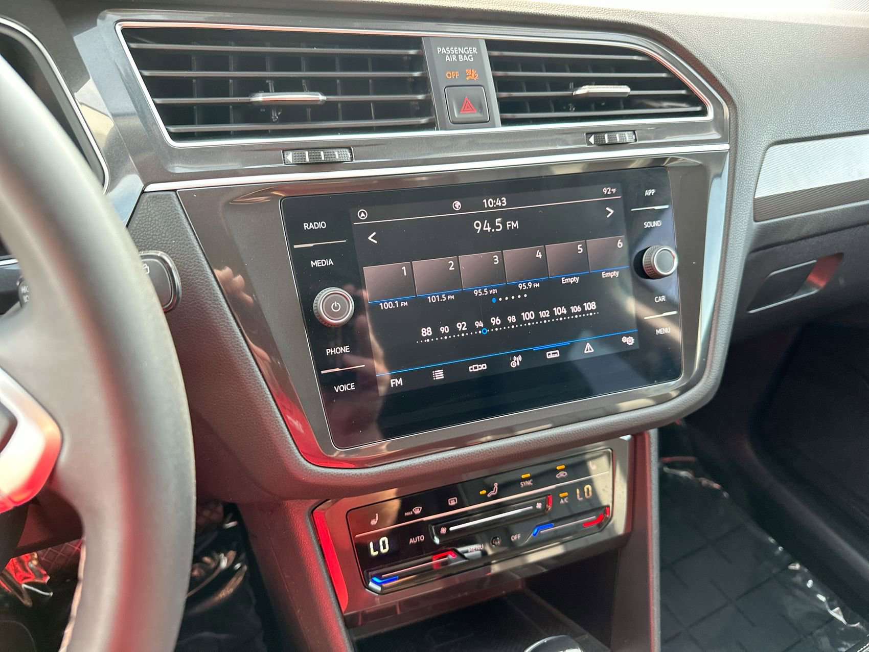 Used 2024 Volkswagen Tiguan SE FWD image 16
