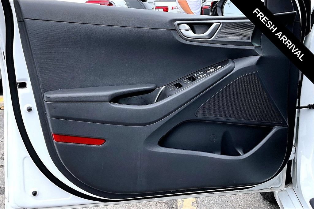 Used 2020 Hyundai Ioniq SE FWD image 20