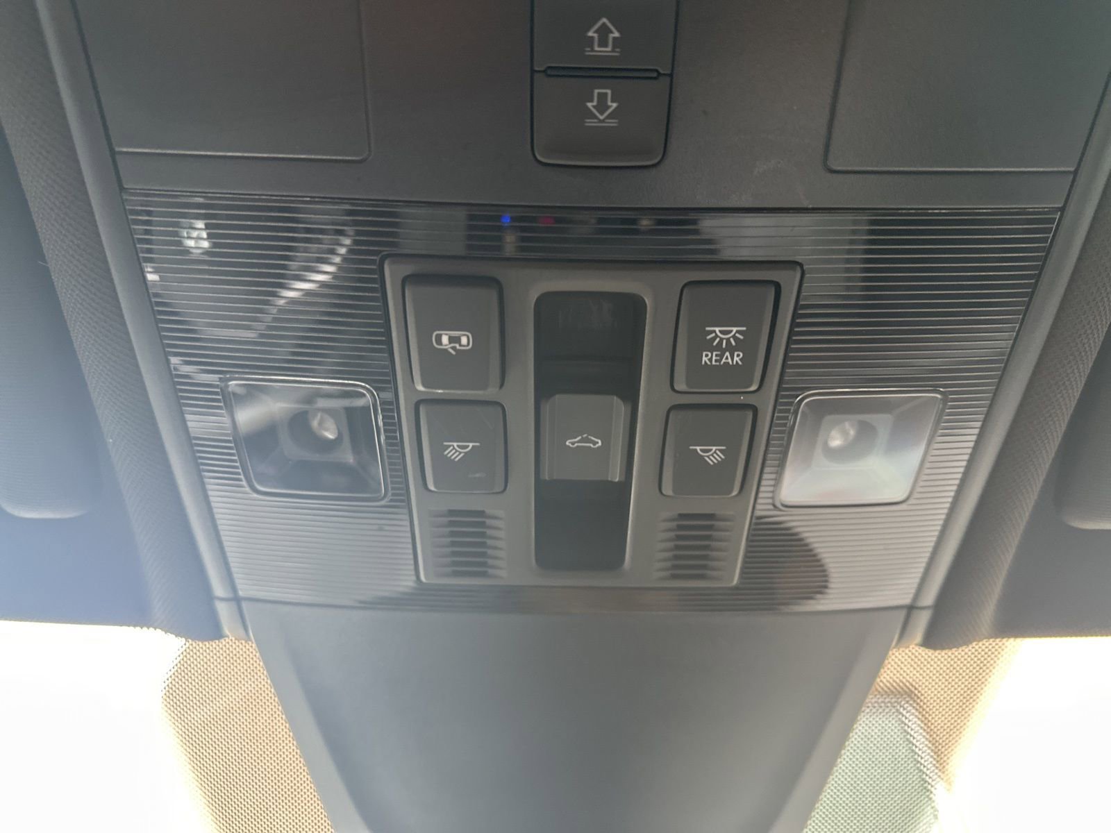 Certified 2022 Volkswagen Tiguan SEL R-Line image 31