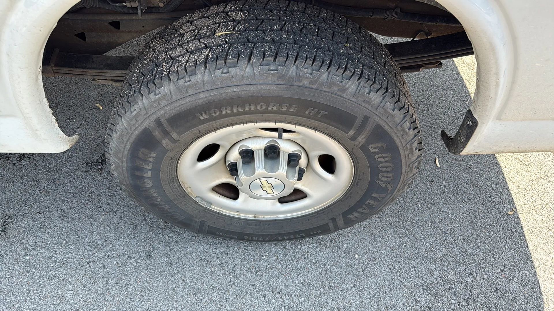 Used 2021 Chevrolet Express 2500 w/ Driver Convenience Package image 18