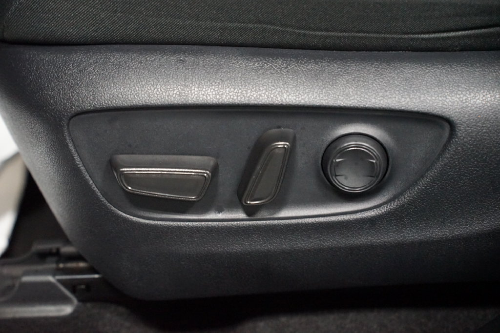 Certified 2025 Toyota RAV4 XLE FWD image 33