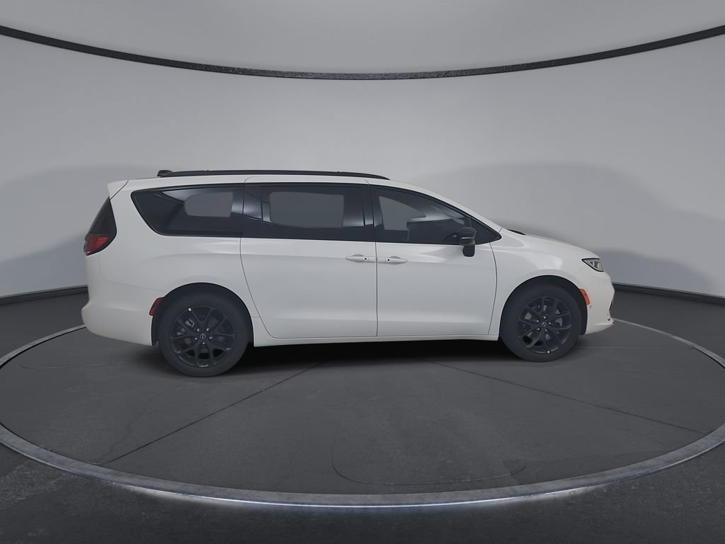 New 2026 Chrysler Pacifica Limited AWD/4WD image 16