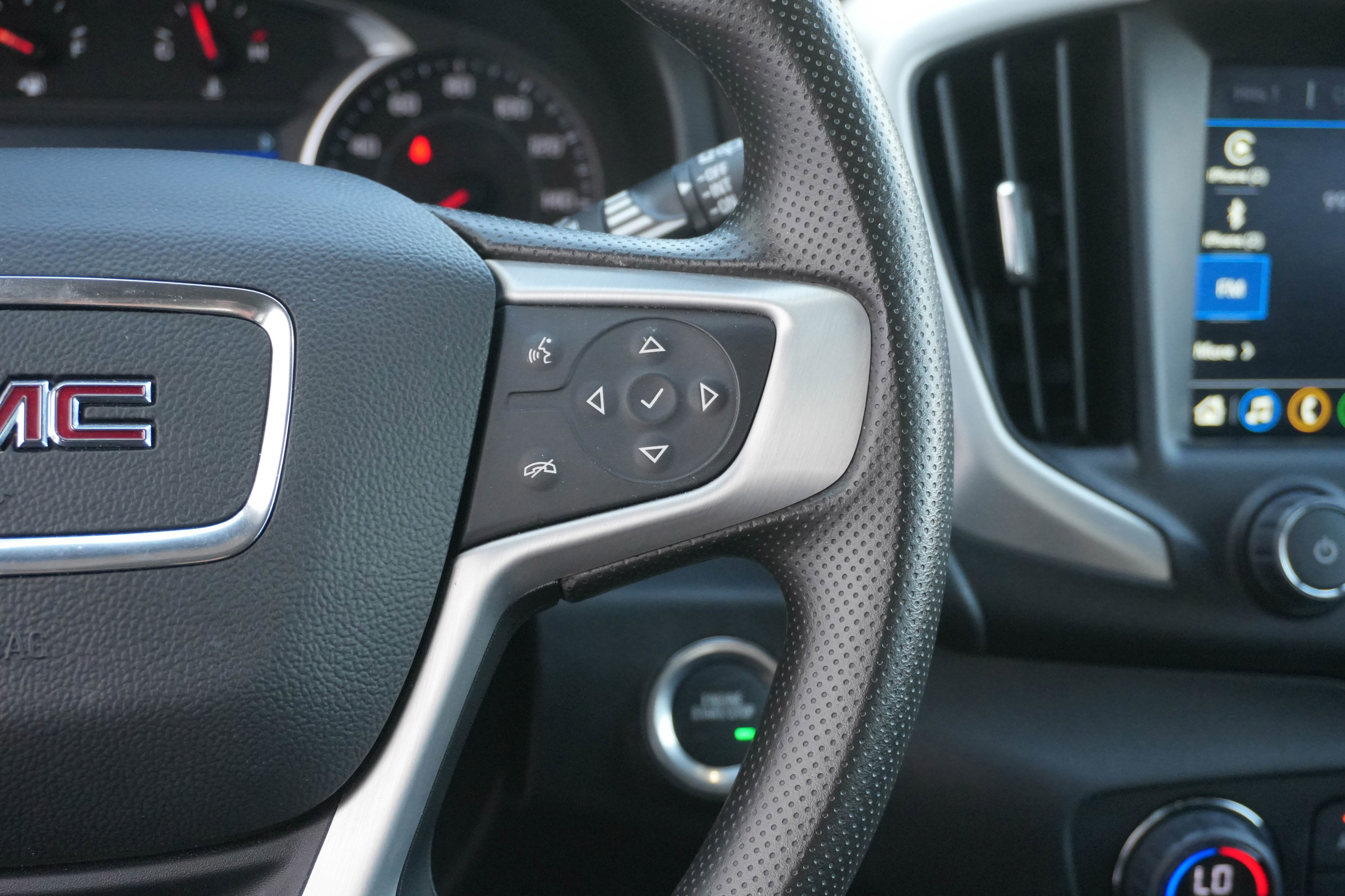 Used 2024 GMC Terrain SLE w/ Driver Convenience Package FWD image 17