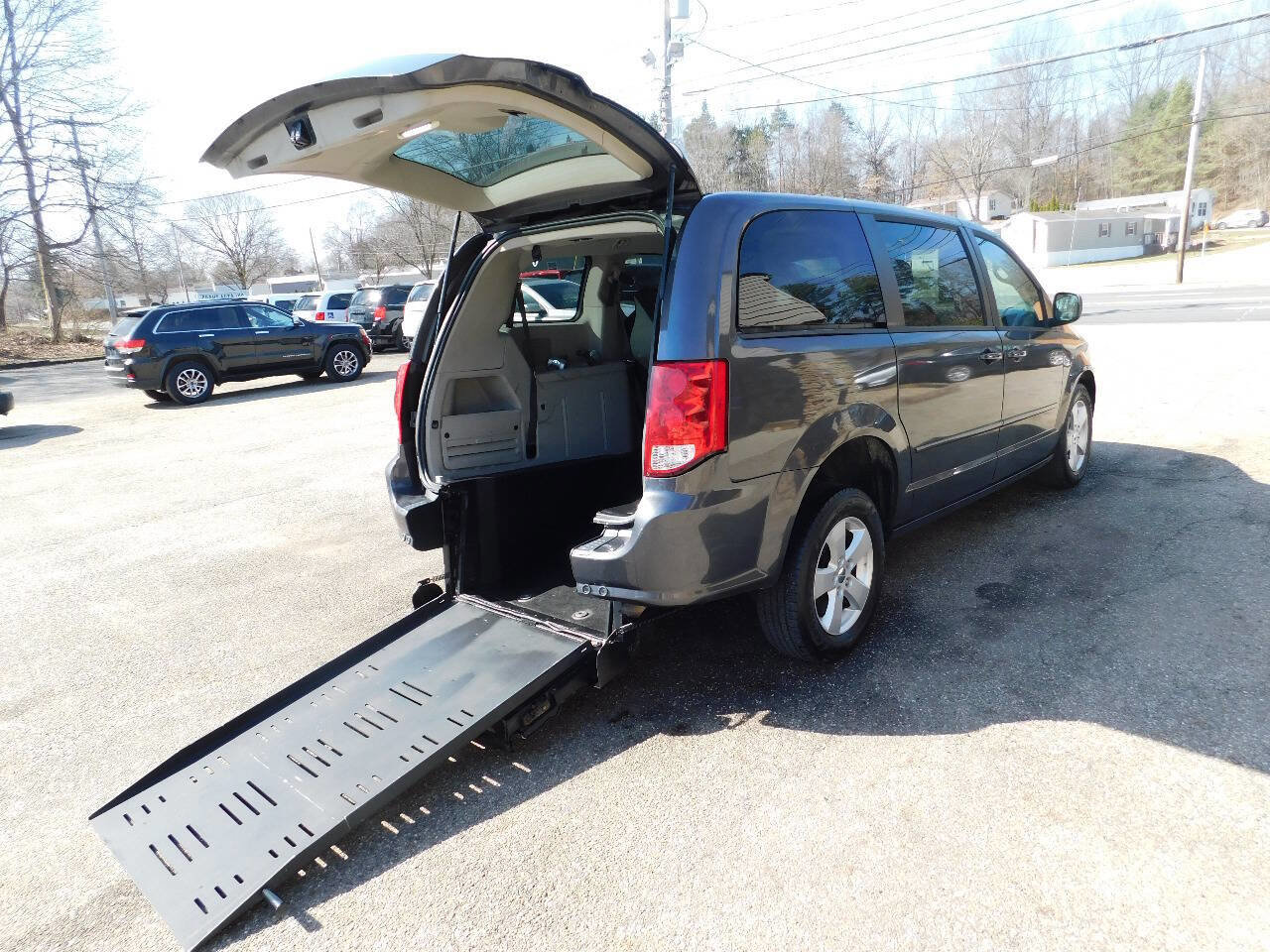 Used 2016 Dodge Grand Caravan SE w/ Quick Order Package 29E SE image 1