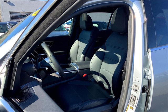 Used 2025 Mercedes-Benz GLC 300 4MATIC image 6