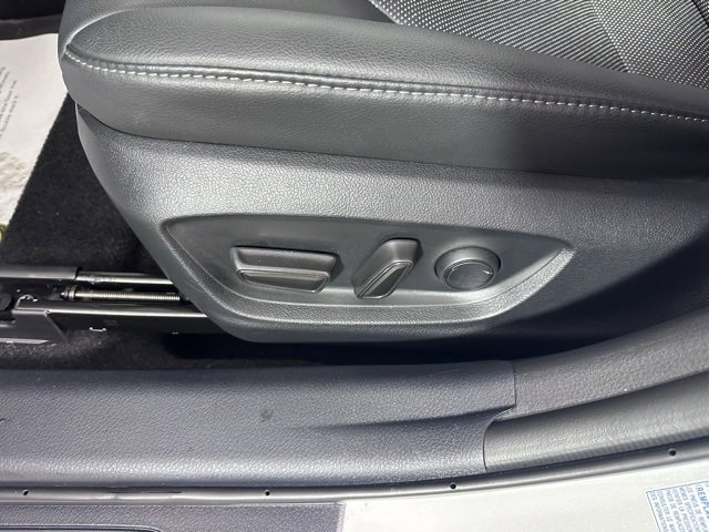 Used 2023 Toyota Camry XLE image 23