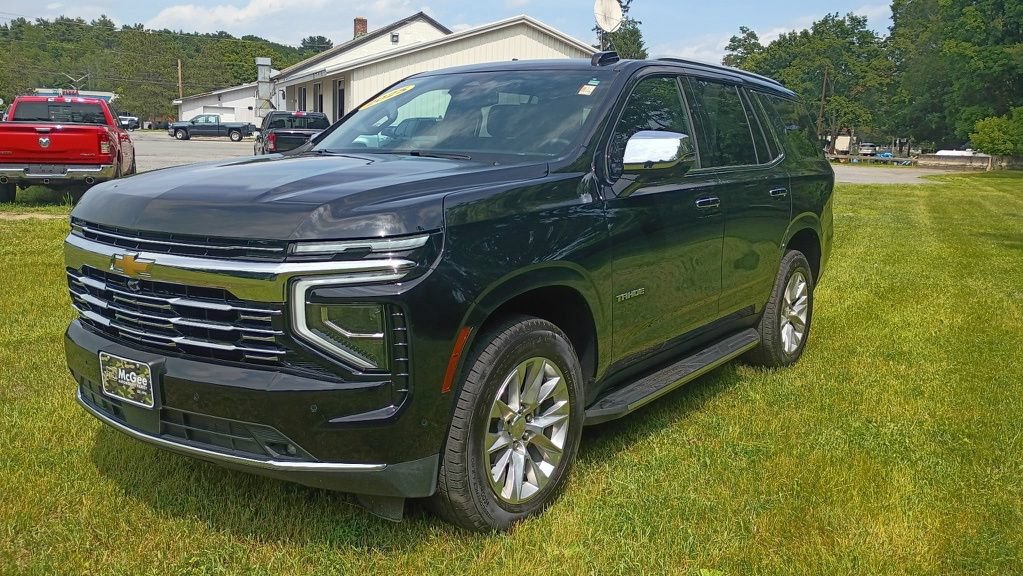 Used 2025 Chevrolet Tahoe Premier AWD/4WD image 3